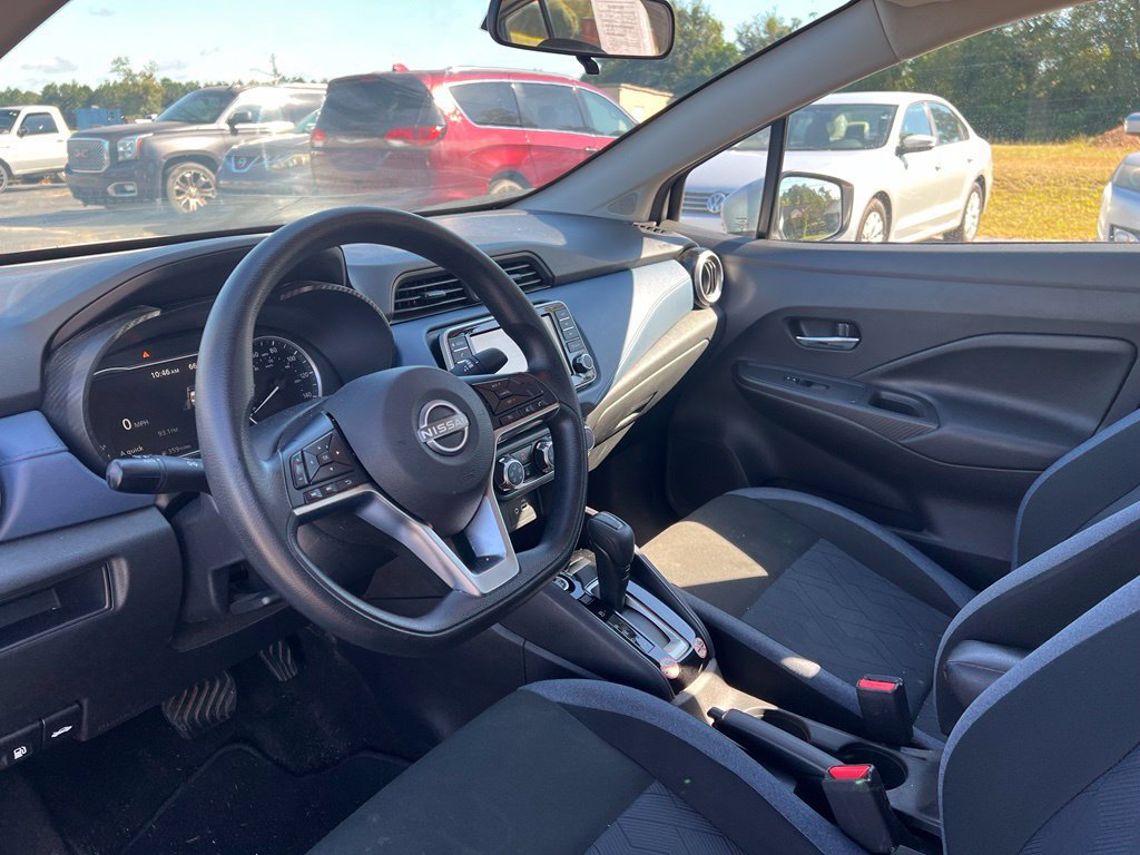 Used 2025 Nissan Versa SV FWD image 10