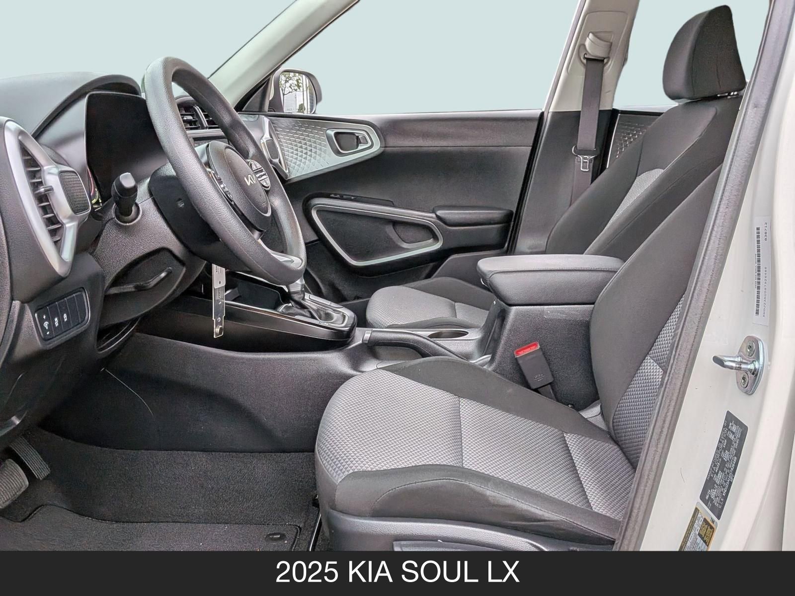Used 2025 Kia Soul LX w/ LX Technology Package image 15