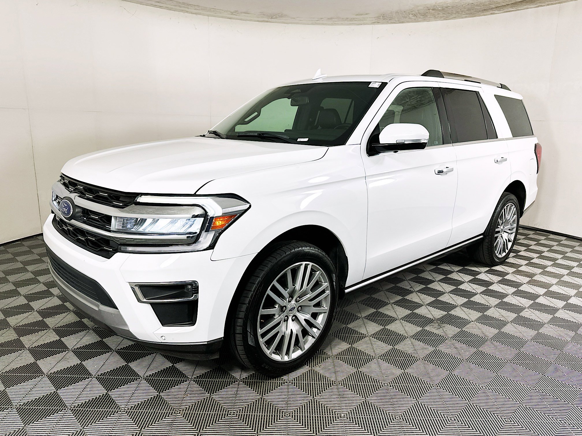 Used 2024 Ford Expedition Limited image 7