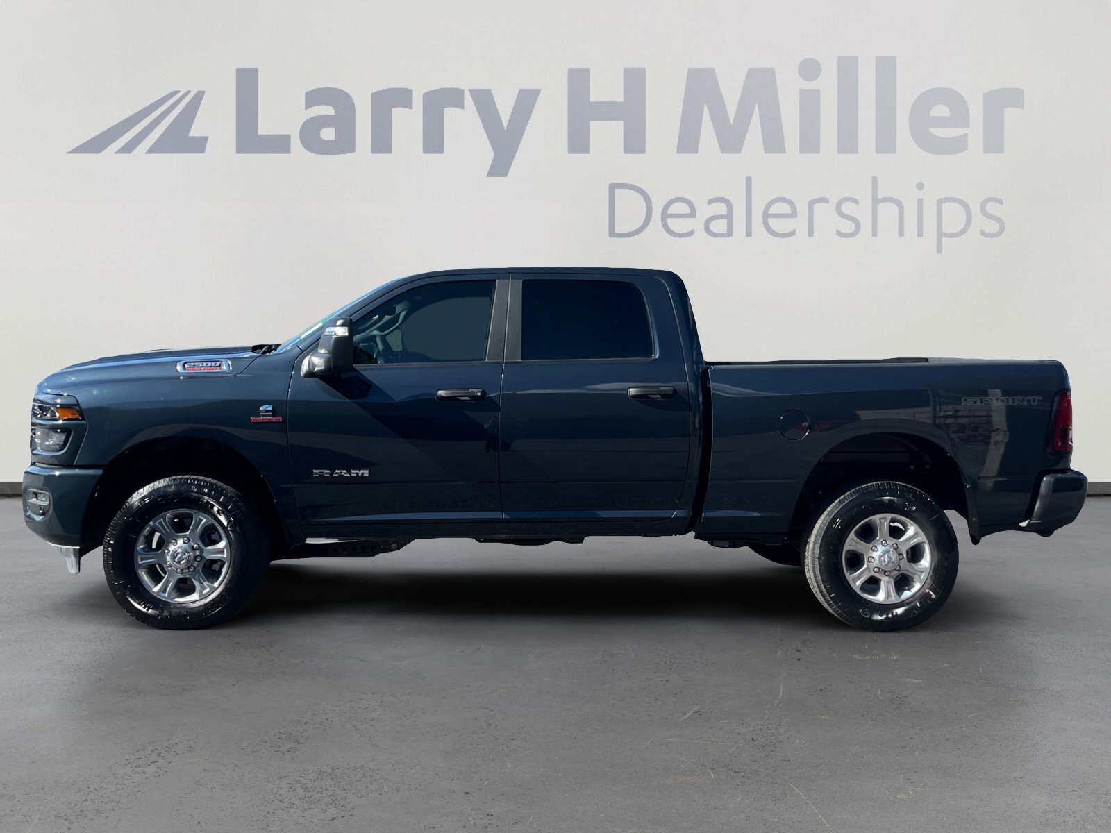 New 2025 RAM 2500 Big Horn AWD/4WD image 2