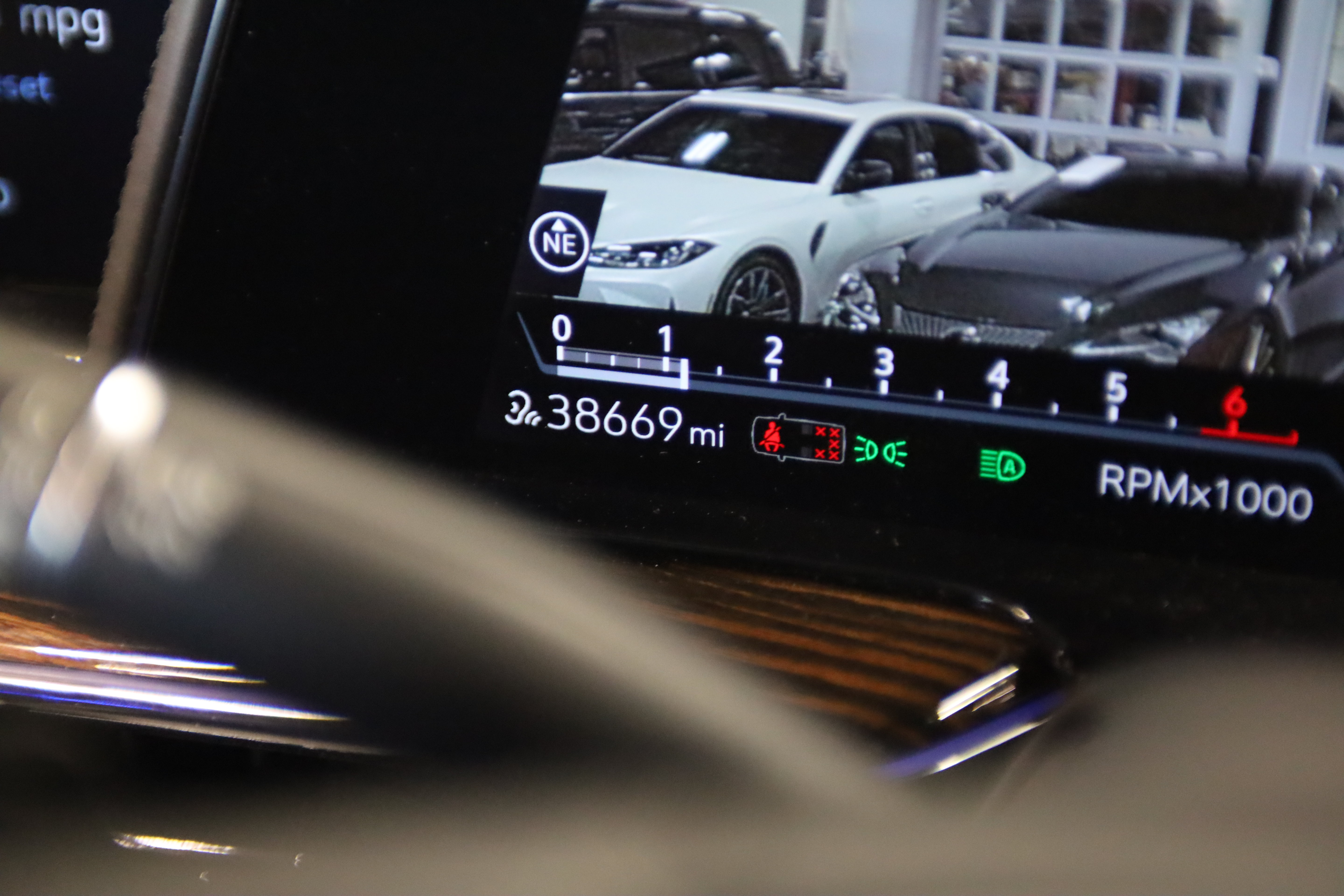 Used 2021 Cadillac Escalade Premium Luxury w/ Driver Assist Tech Package AWD/4WD image 23