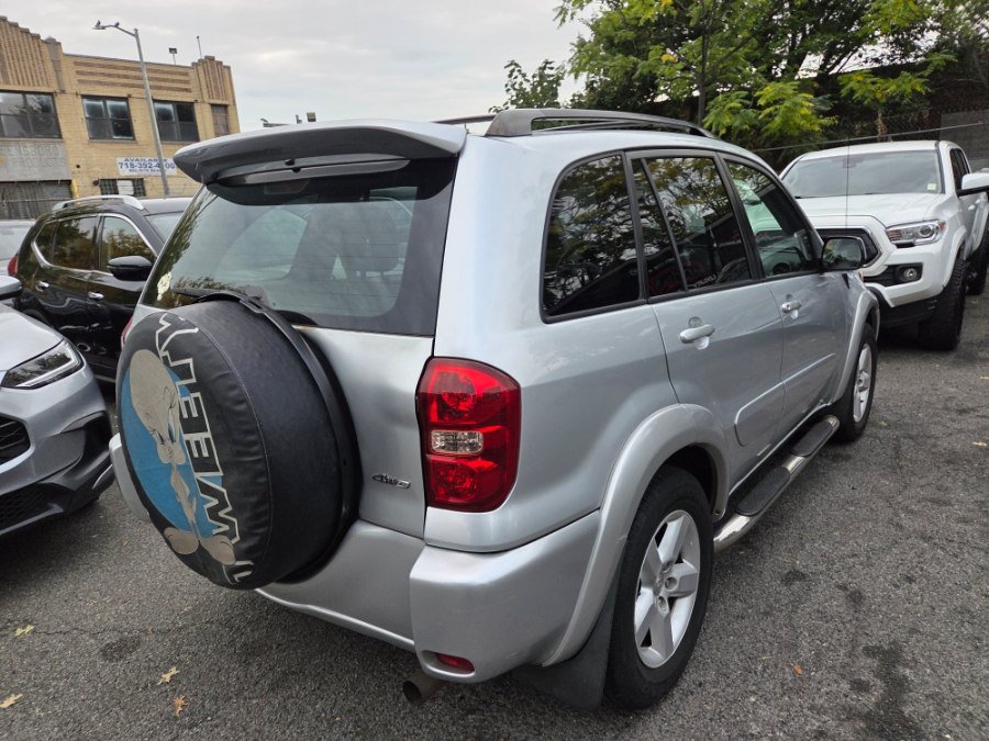 Used 2005 Toyota RAV4 4WD image 2