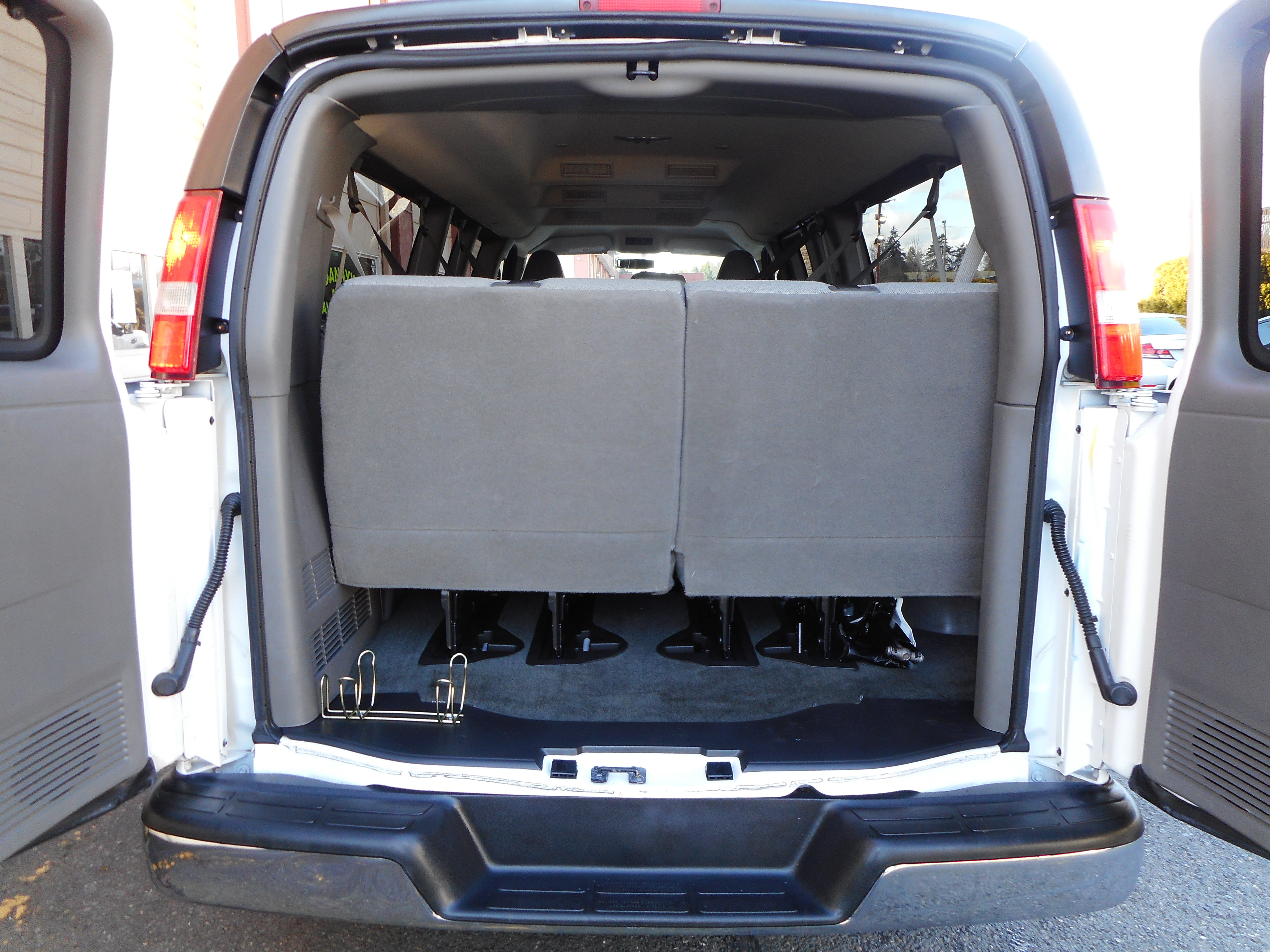 Used 2016 Chevrolet Express 3500 LT w/ LT Preferred Equipment Group RWD image 16