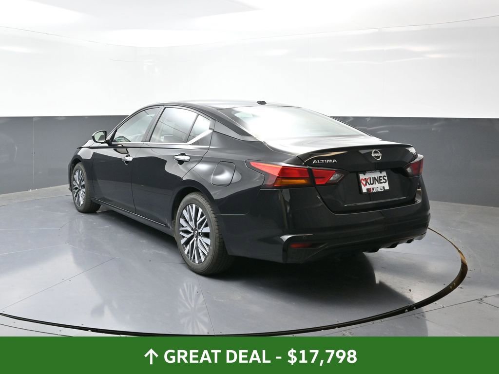 Used 2024 Nissan Altima 2.5 SV image 12
