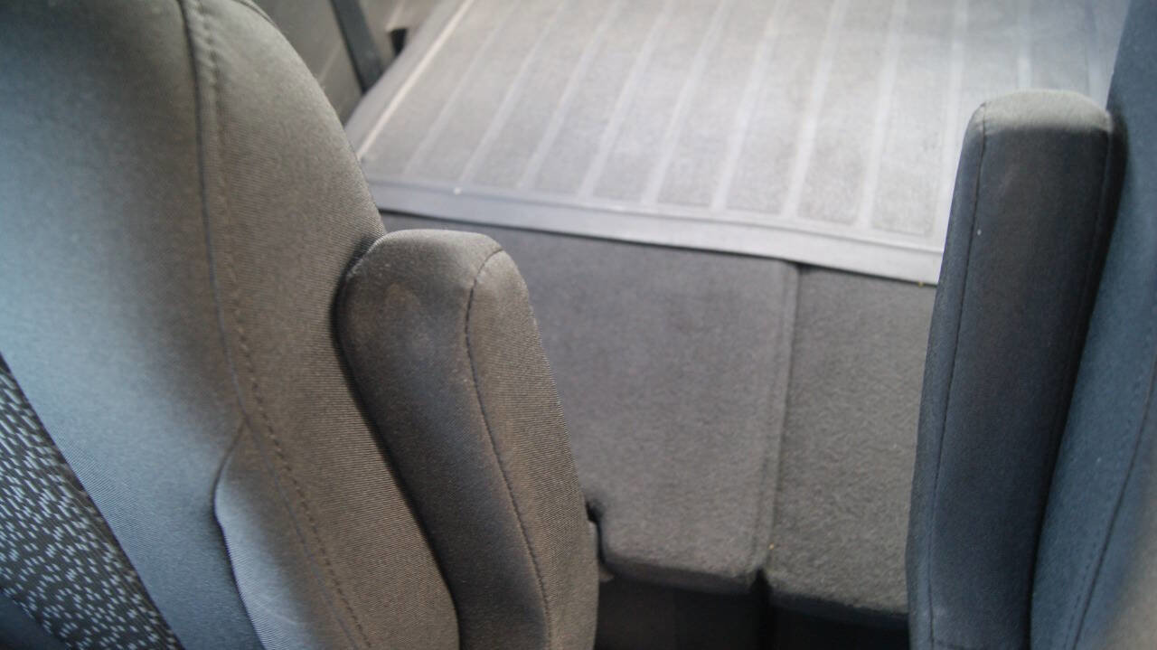 Used 2012 MAZDA MAZDA5 Sport image 11