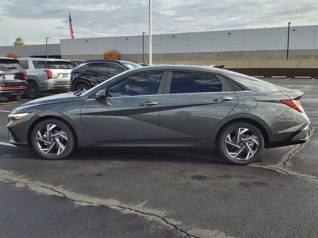 New 2025 Hyundai Elantra Limited FWD image 2