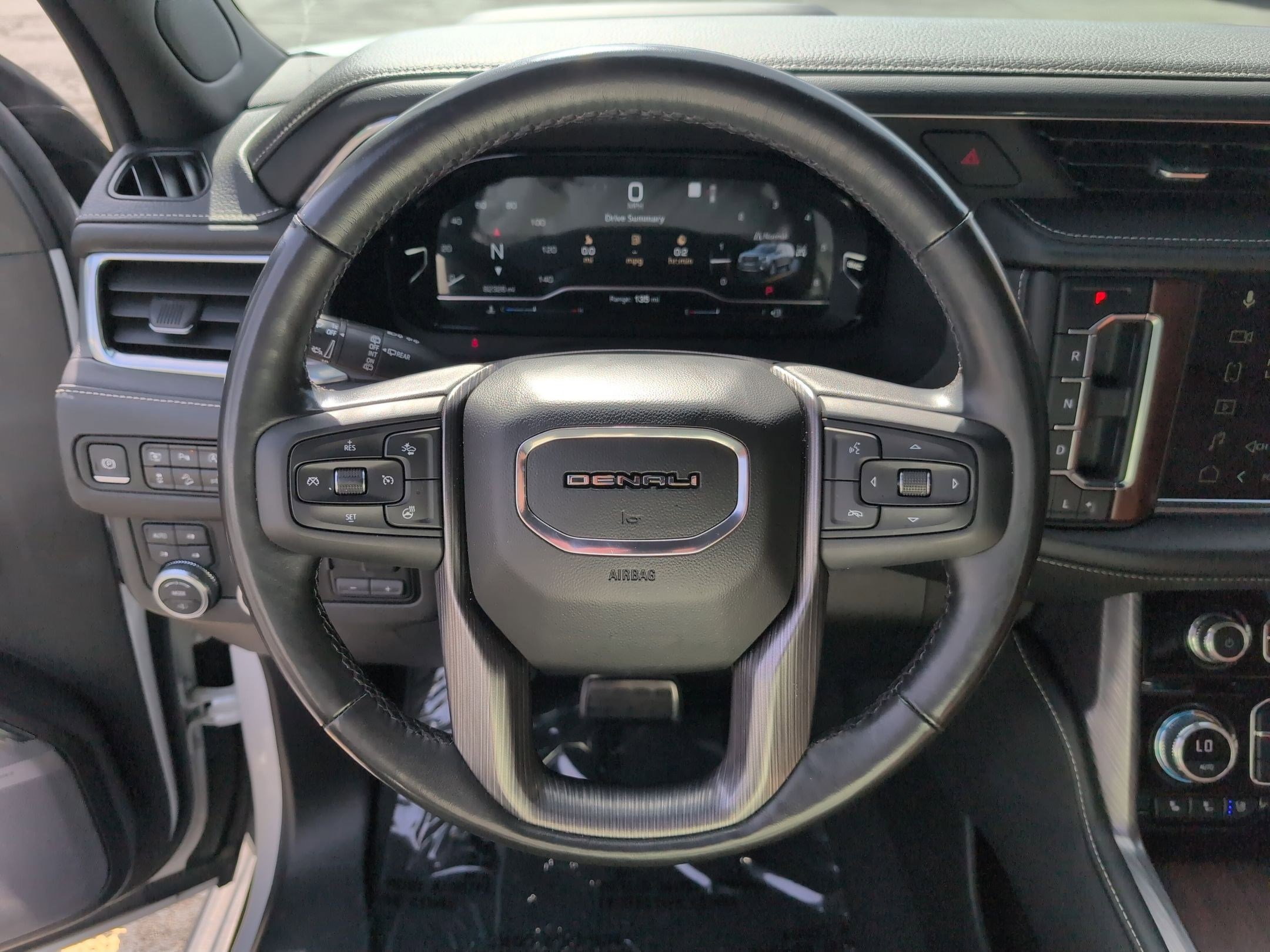 Used 2023 GMC Yukon Denali Ultimate AWD/4WD image 17