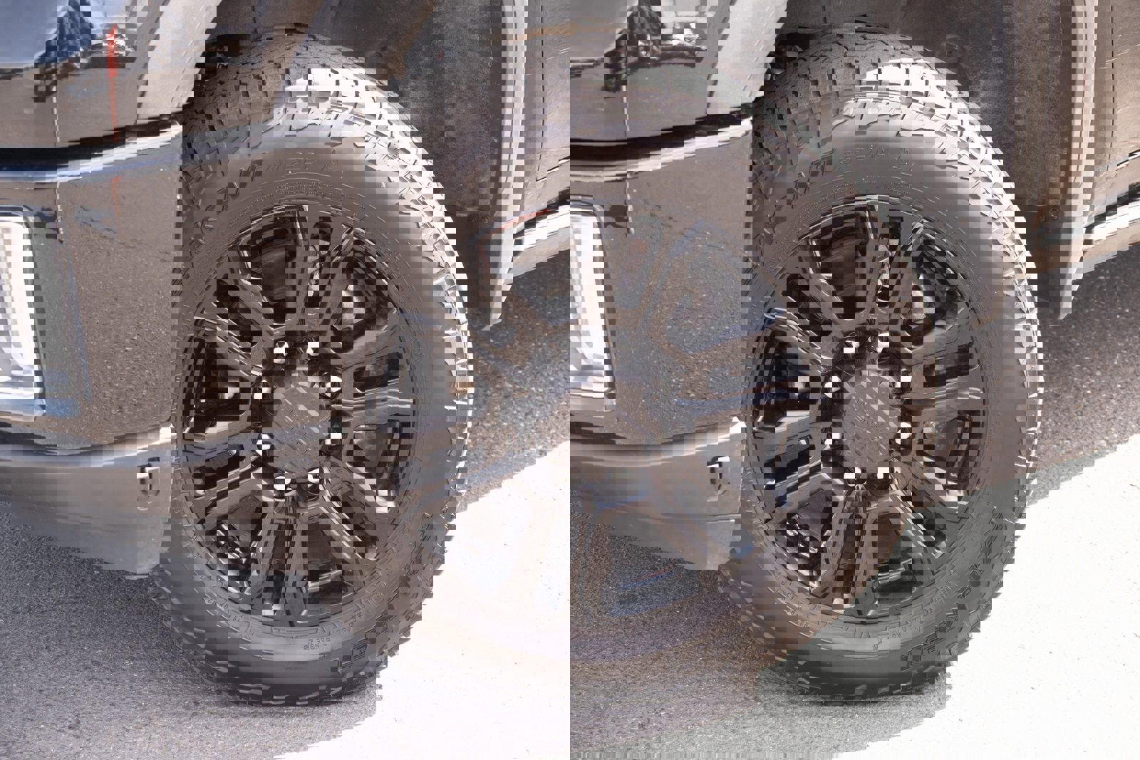 Used 2023 GMC Sierra 3500 Denali w/ Denali Black Diamond Edition image 25