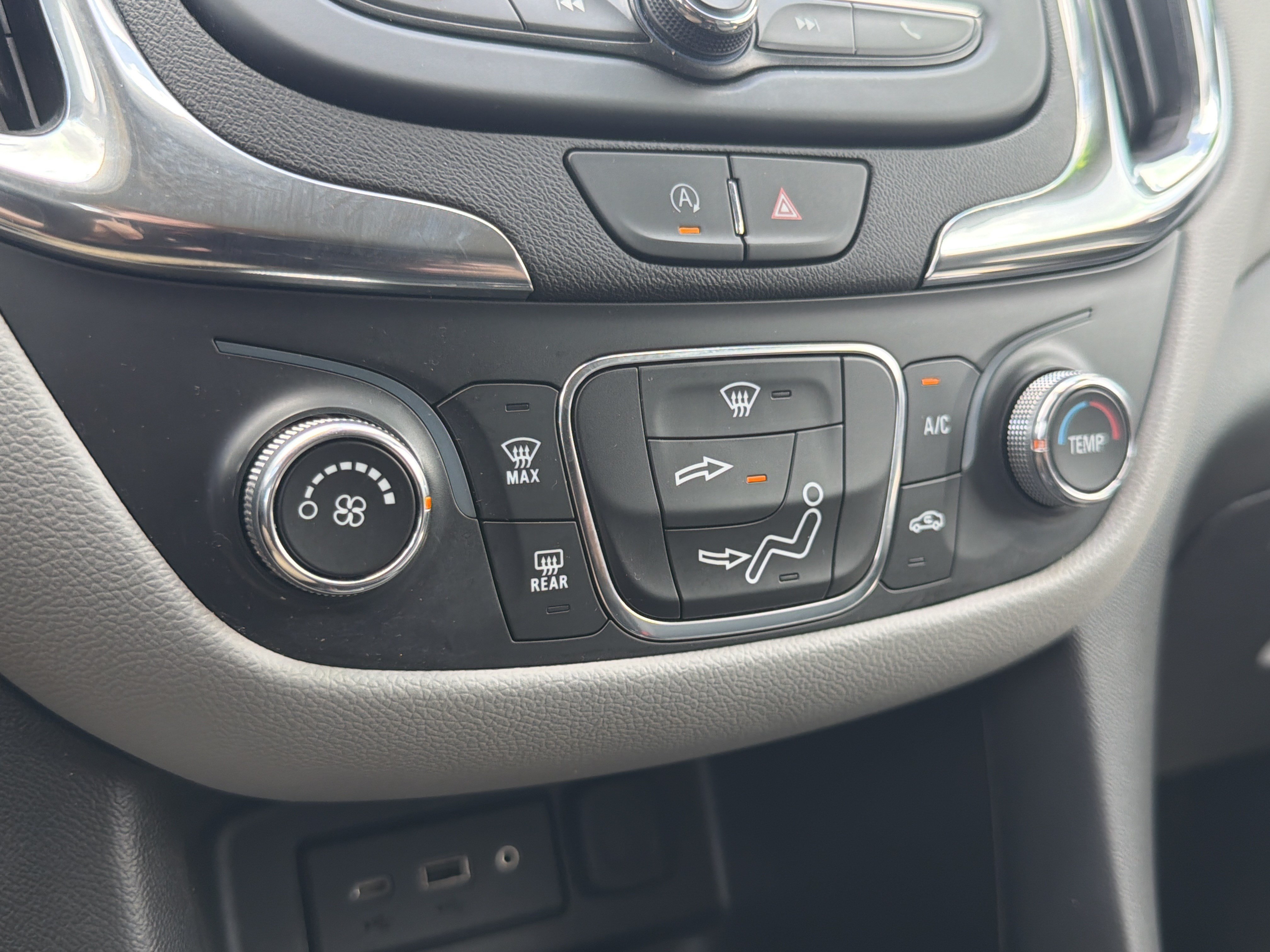 Used 2024 Chevrolet Equinox LS w/ LS Convenience Package FWD image 8