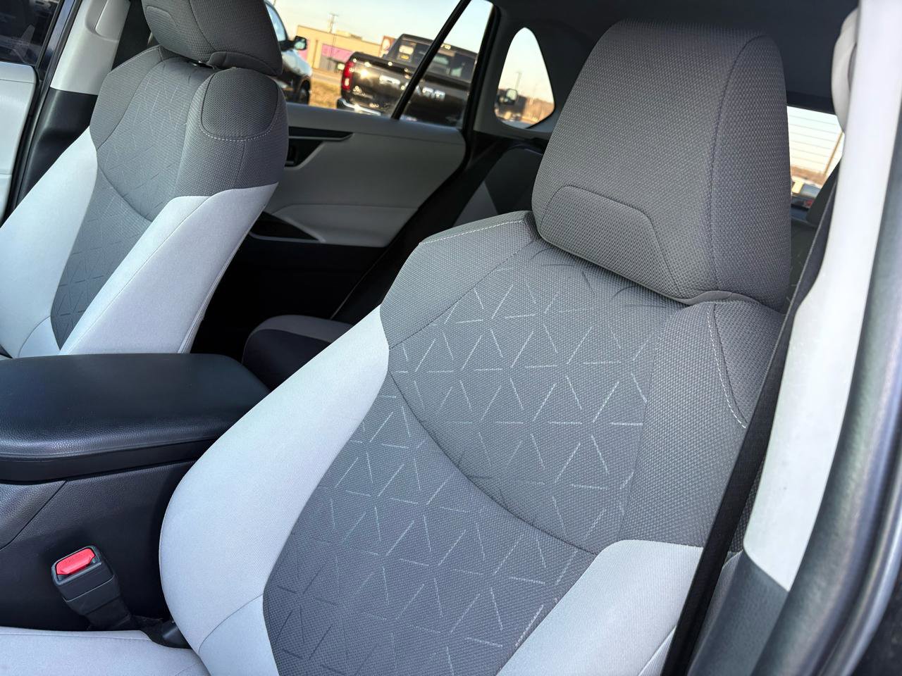 Used 2021 Toyota RAV4 XLE image 17