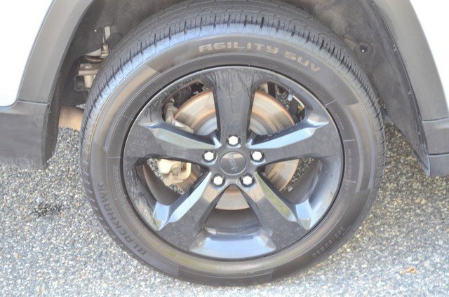 Used 2023 Jeep Grand Cherokee L Laredo image 11