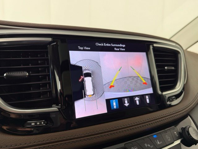 Used 2018 Chrysler Pacifica Limited w/ Tire & Wheel Group FWD image 19
