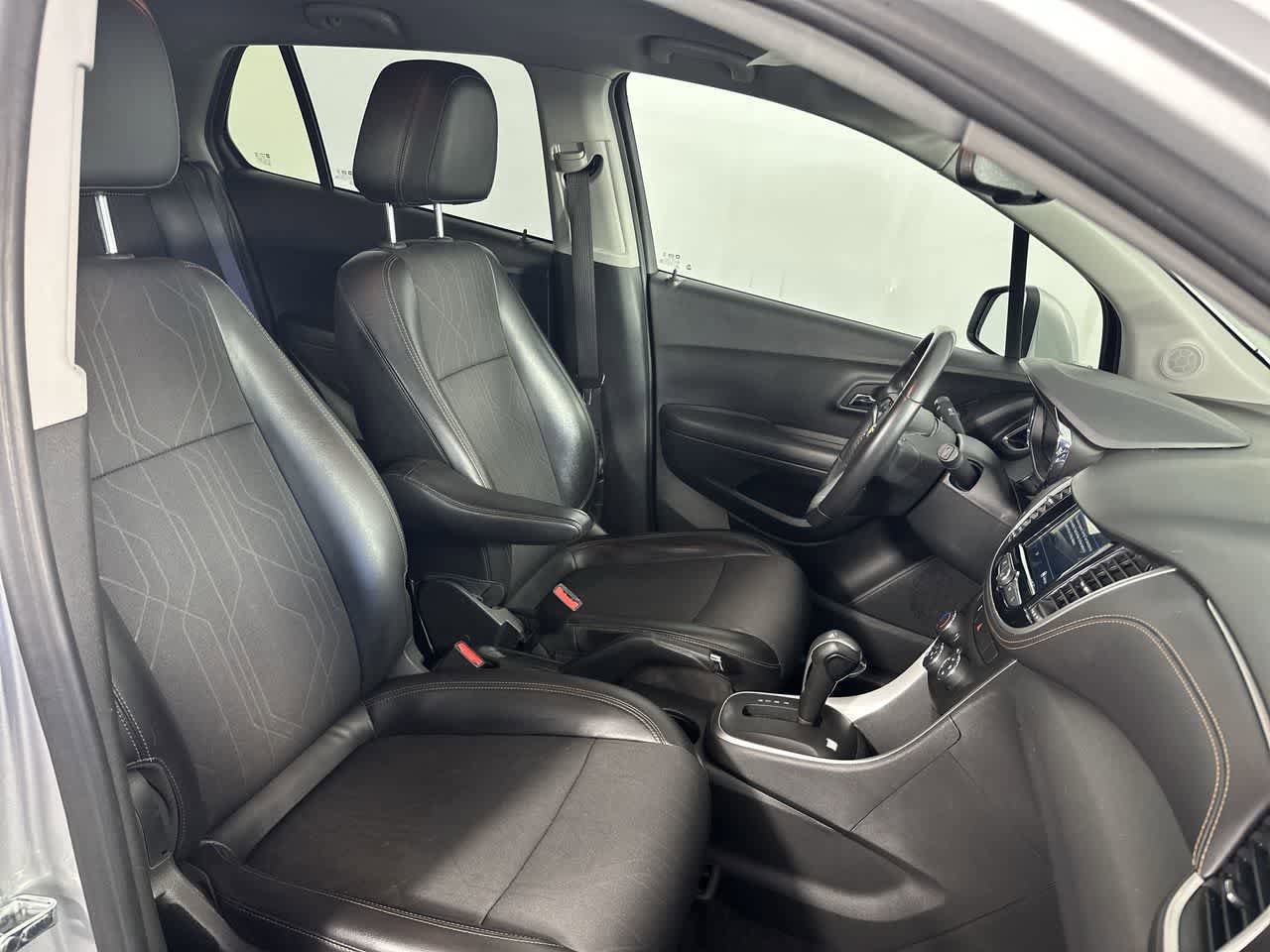 Used 2019 Chevrolet Trax LT w/ LT Convenience Package AWD/4WD image 6