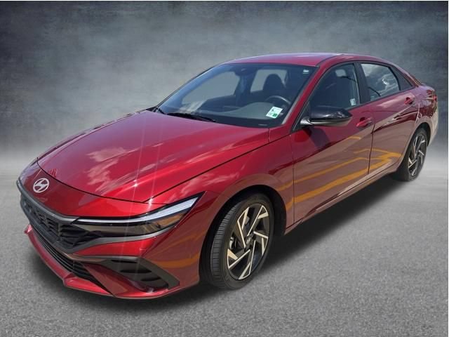 Used 2025 Hyundai Elantra Sport FWD image 4