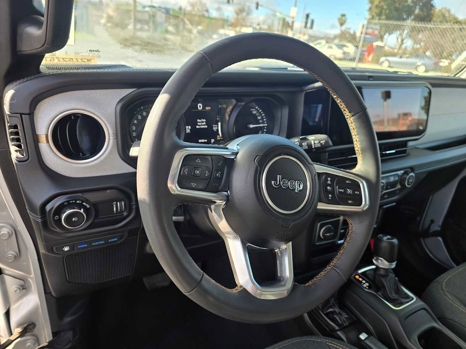 Used 2024 Jeep Wrangler Sahara image 26