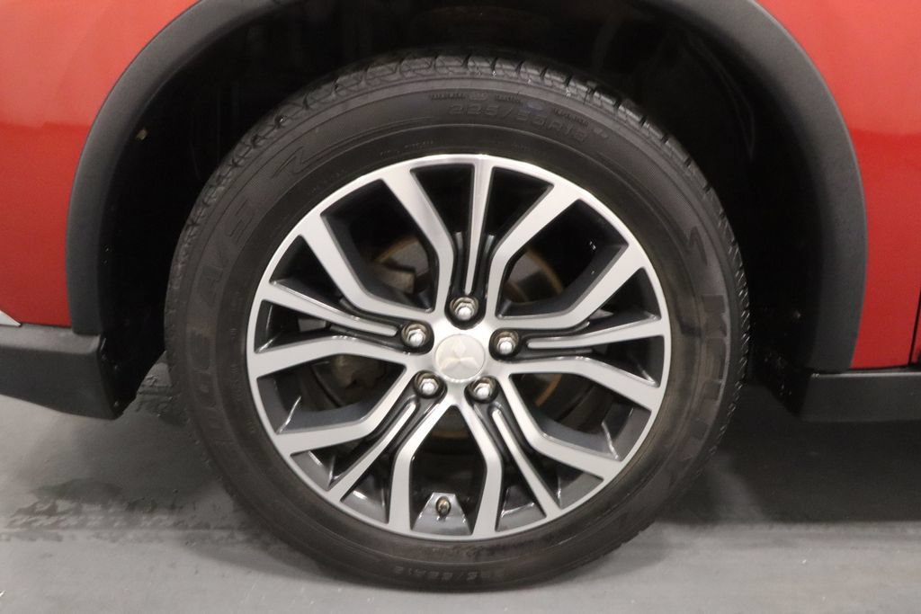 Used 2016 Mitsubishi Outlander SE AWD/4WD image 25