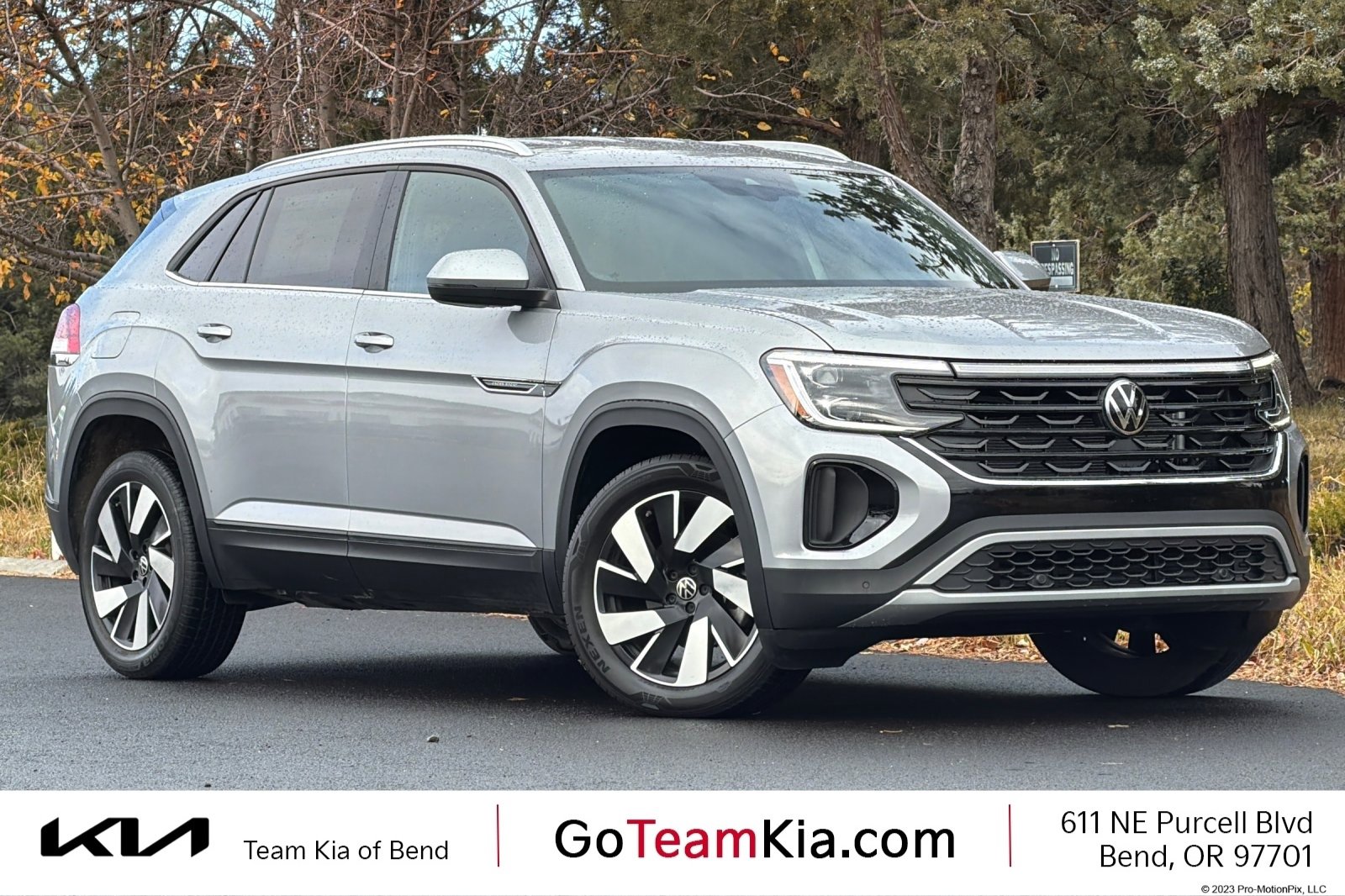 Used 2024 Volkswagen Atlas Cross Sport SE image 1