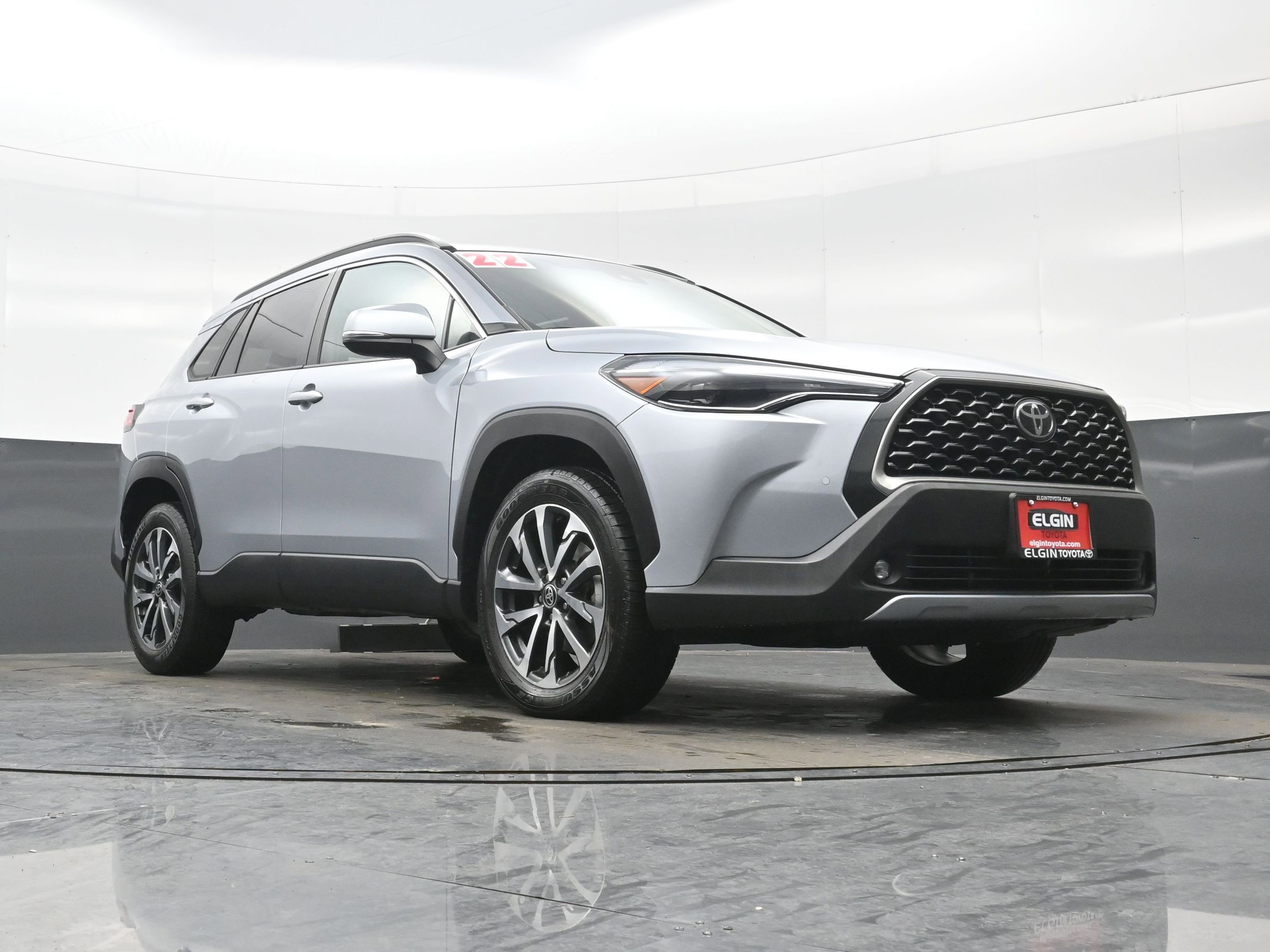 Used 2022 Toyota Corolla Cross XLE image 27