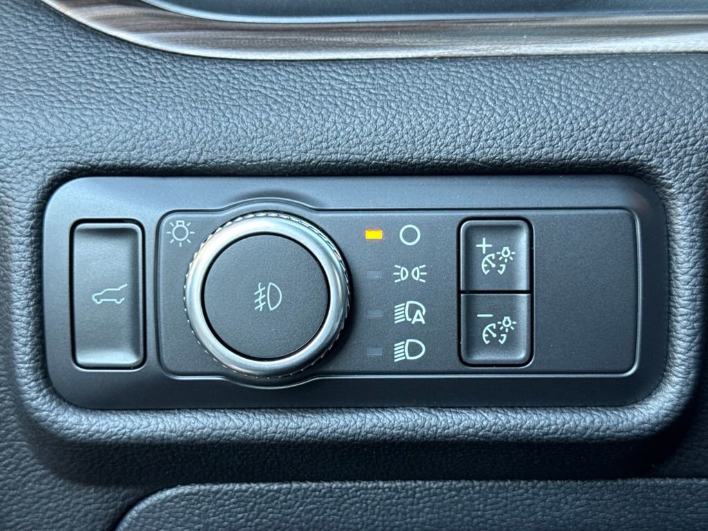 Used 2022 Ford Explorer Limited w/ Equipment Group 301A image 17