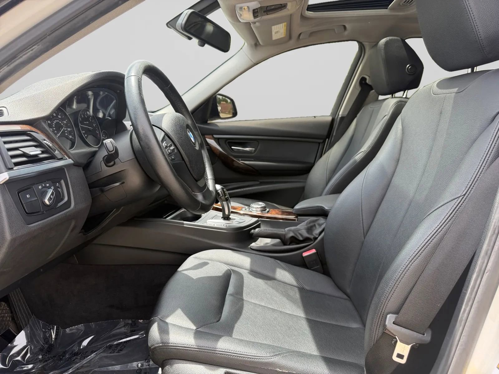 Used 2015 BMW 320i Sedan RWD image 17
