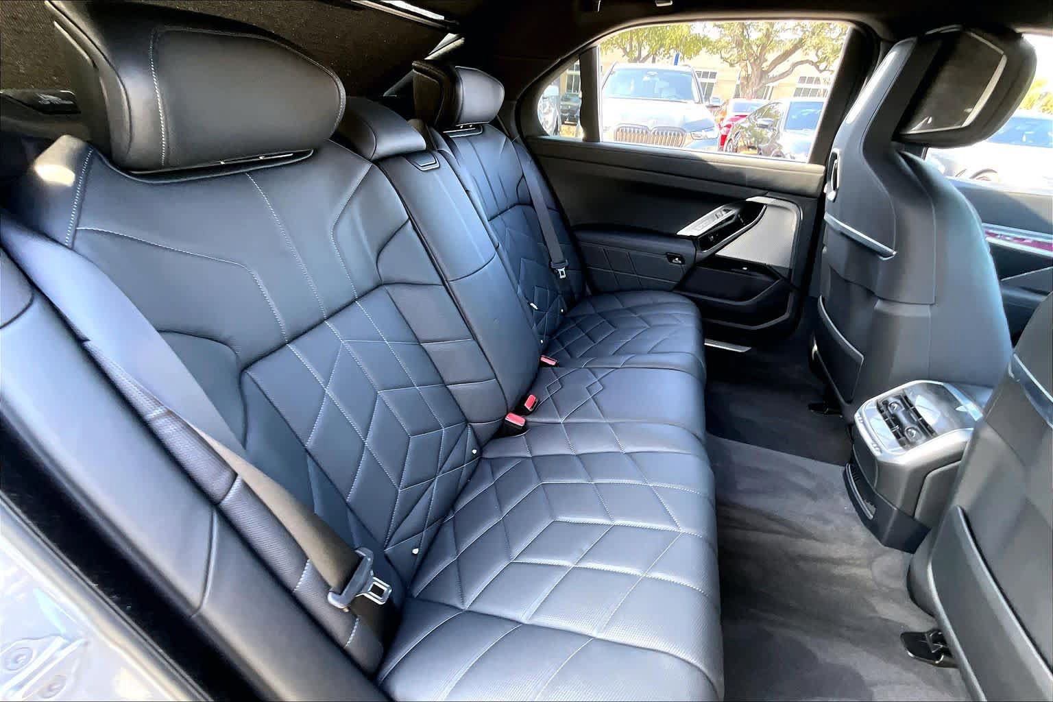Used 2025 BMW i7 eDrive50 image 19