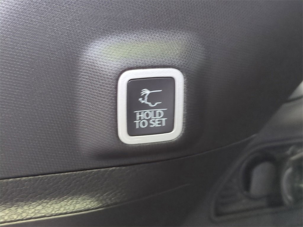 New 2025 Jeep Grand Cherokee Summit image 14