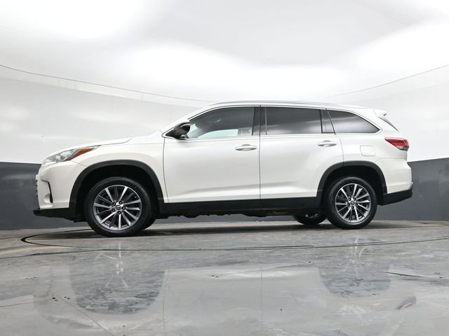 Used 2019 Toyota Highlander XLE image 32