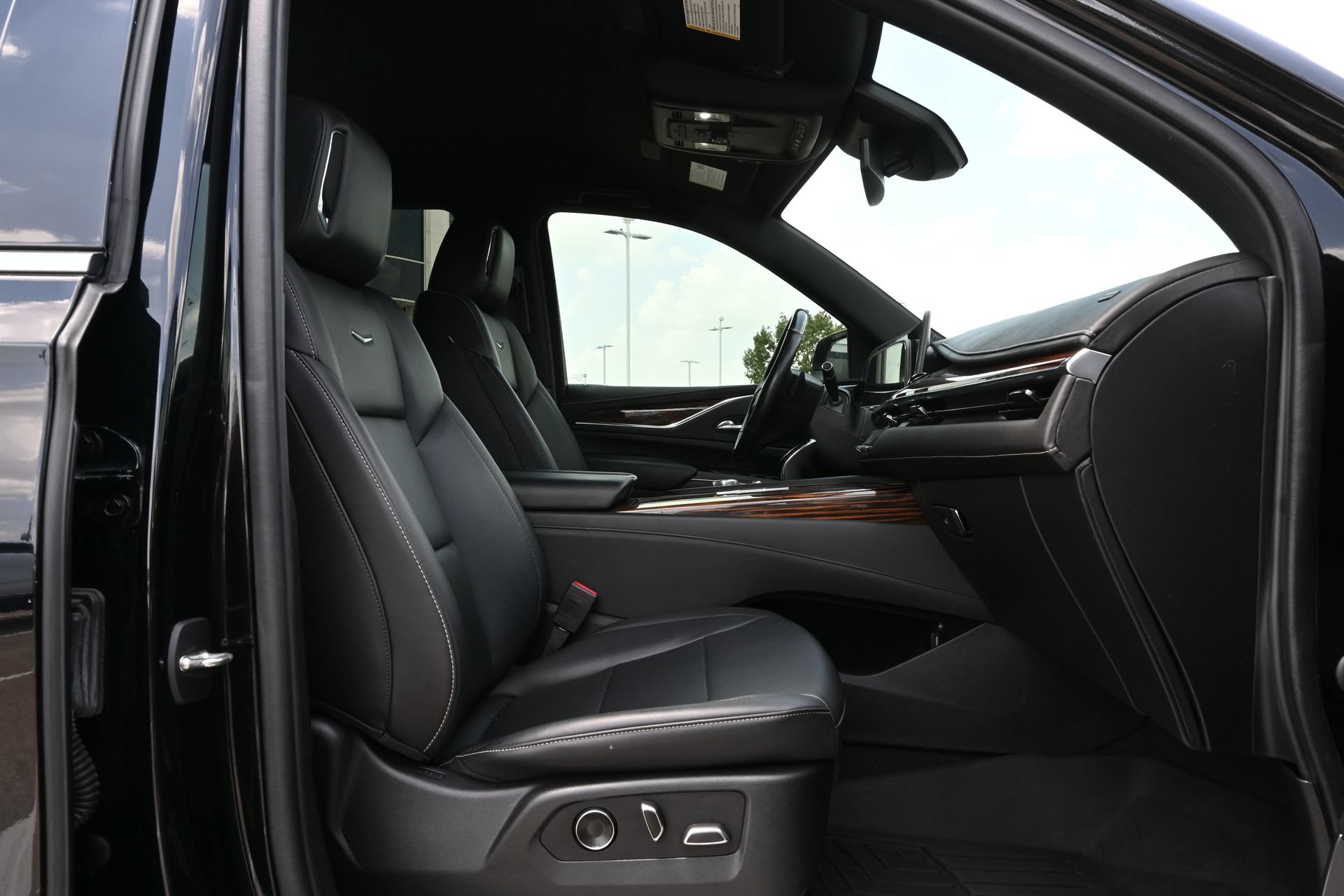 Used 2021 Cadillac Escalade Luxury RWD image 26