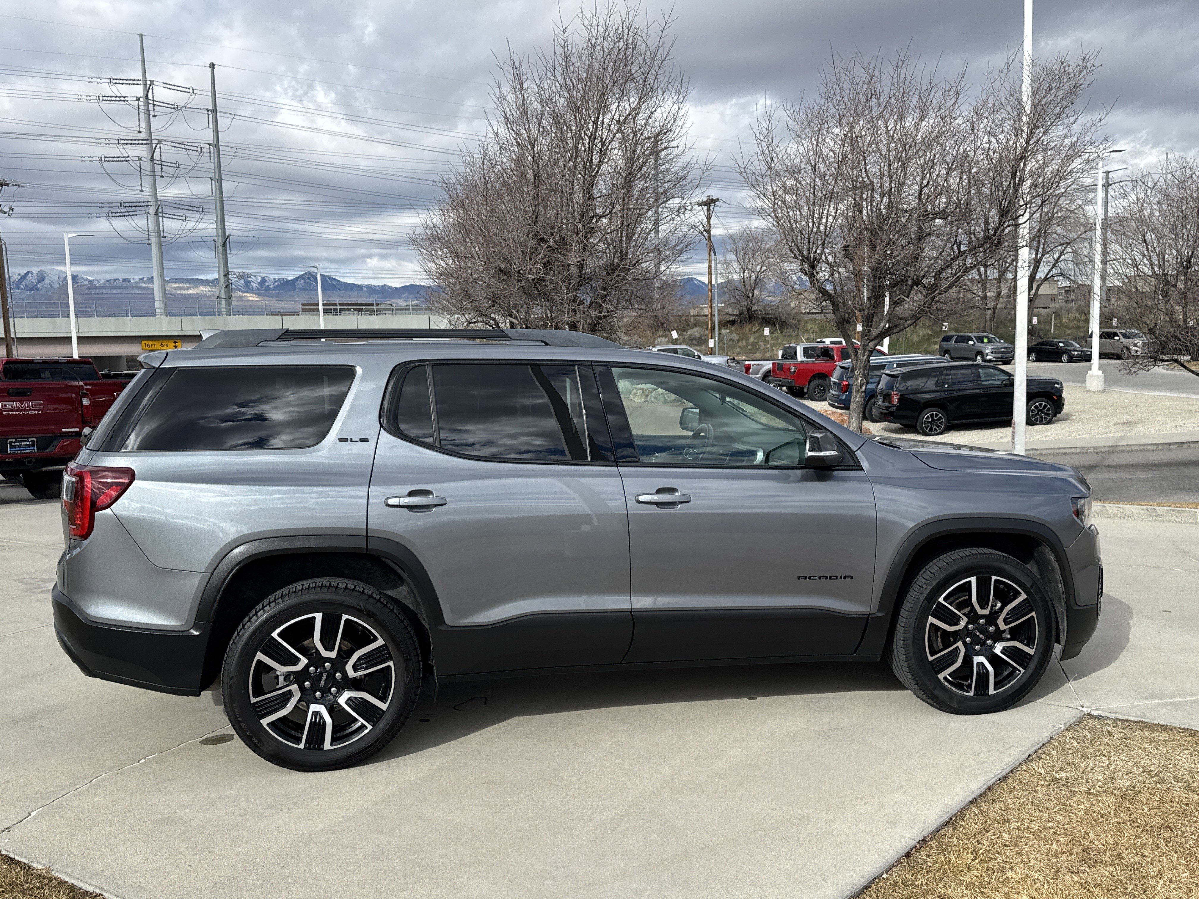 Used 2021 GMC Acadia SLE w/ Driver Convenience Package image 6