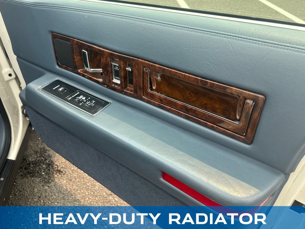 Used 1995 Cadillac Fleetwood Brougham RWD image 30
