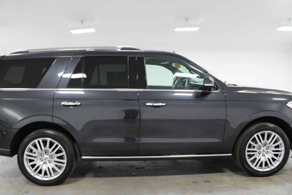 Used 2024 Ford Expedition Limited image 11