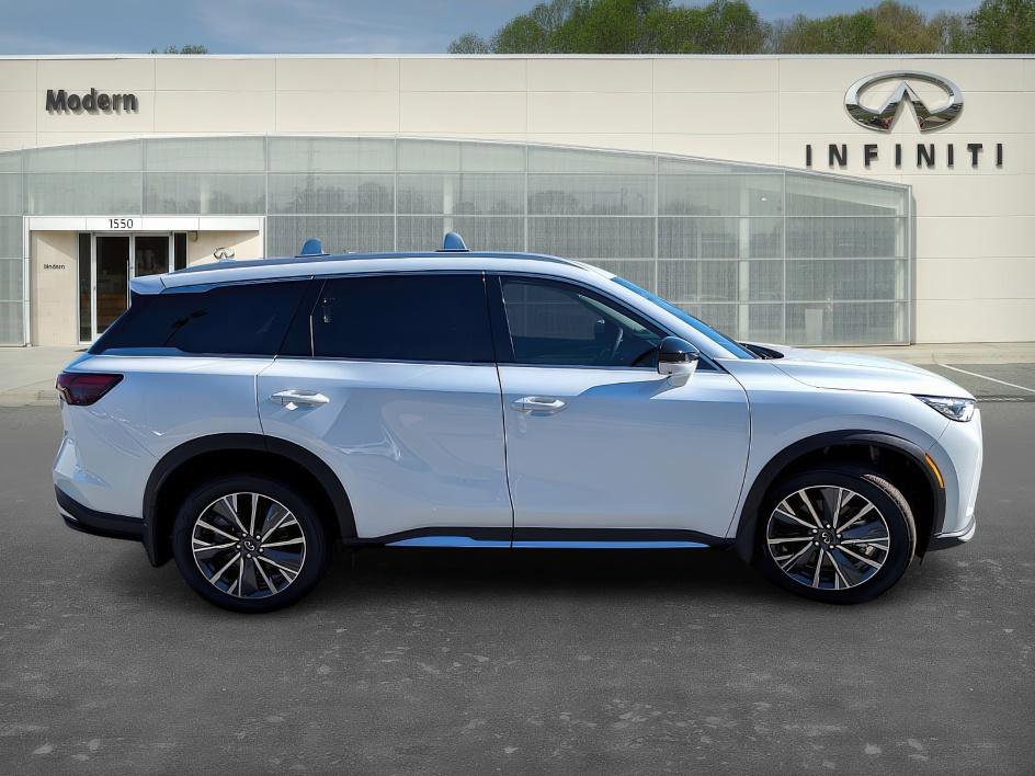 New 2026 INFINITI QX60 Luxe w/ Family Package image 3