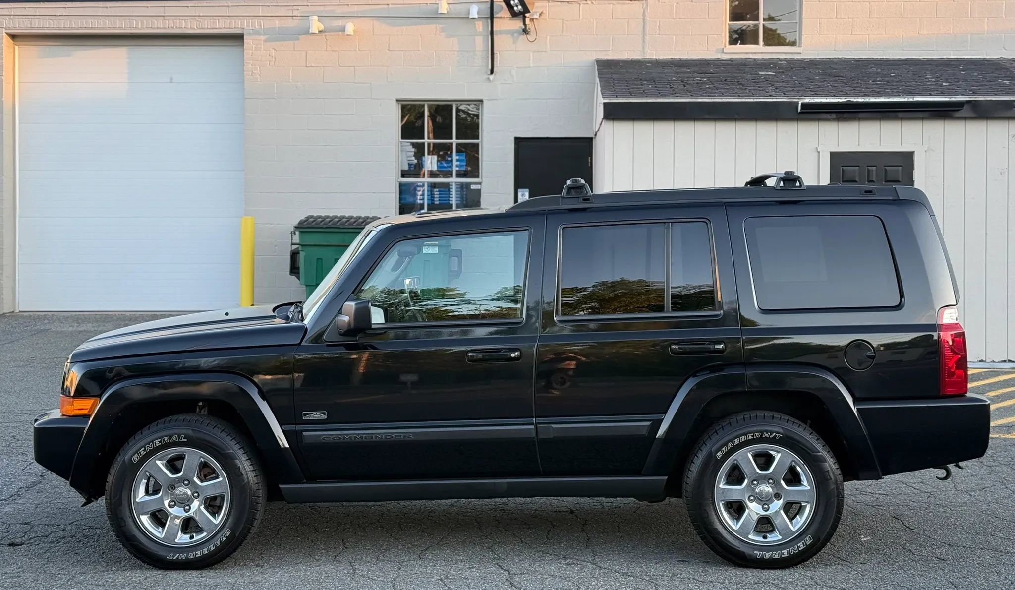 Used 2007 Jeep Commander Sport AWD/4WD image 9
