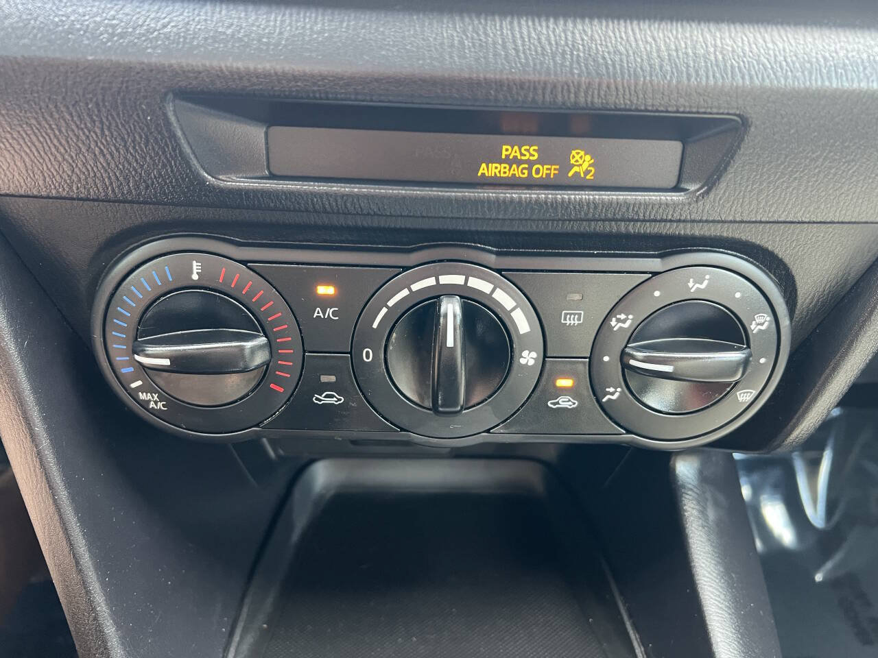 Used 2017 MAZDA MAZDA3 Sport FWD image 17