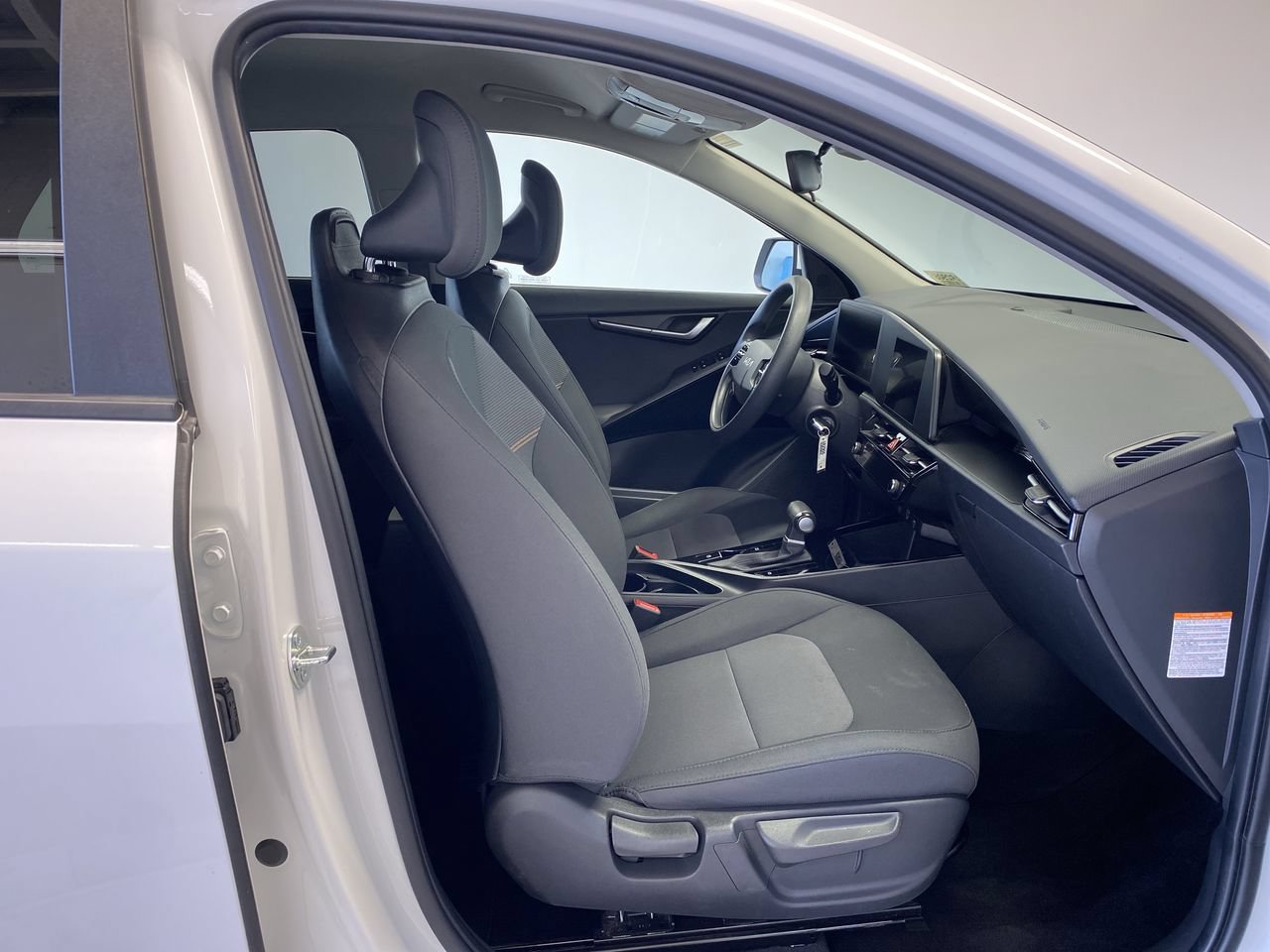 Certified 2025 Kia Niro LX FWD image 28