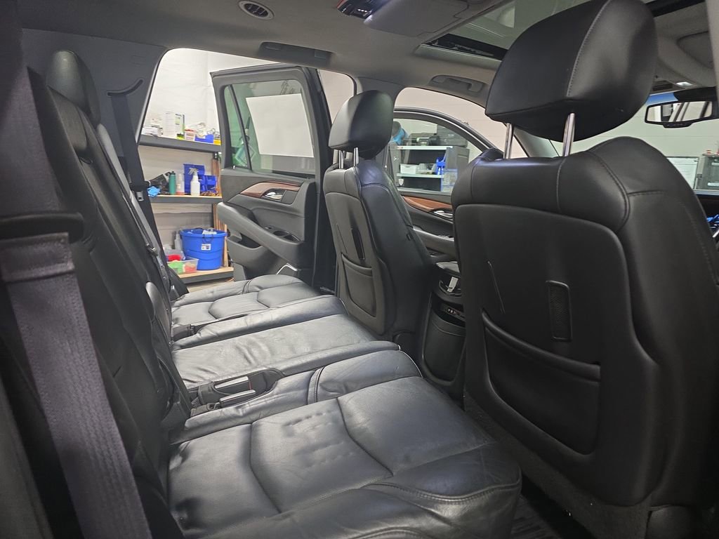 Used 2016 Cadillac Escalade Luxury image 11