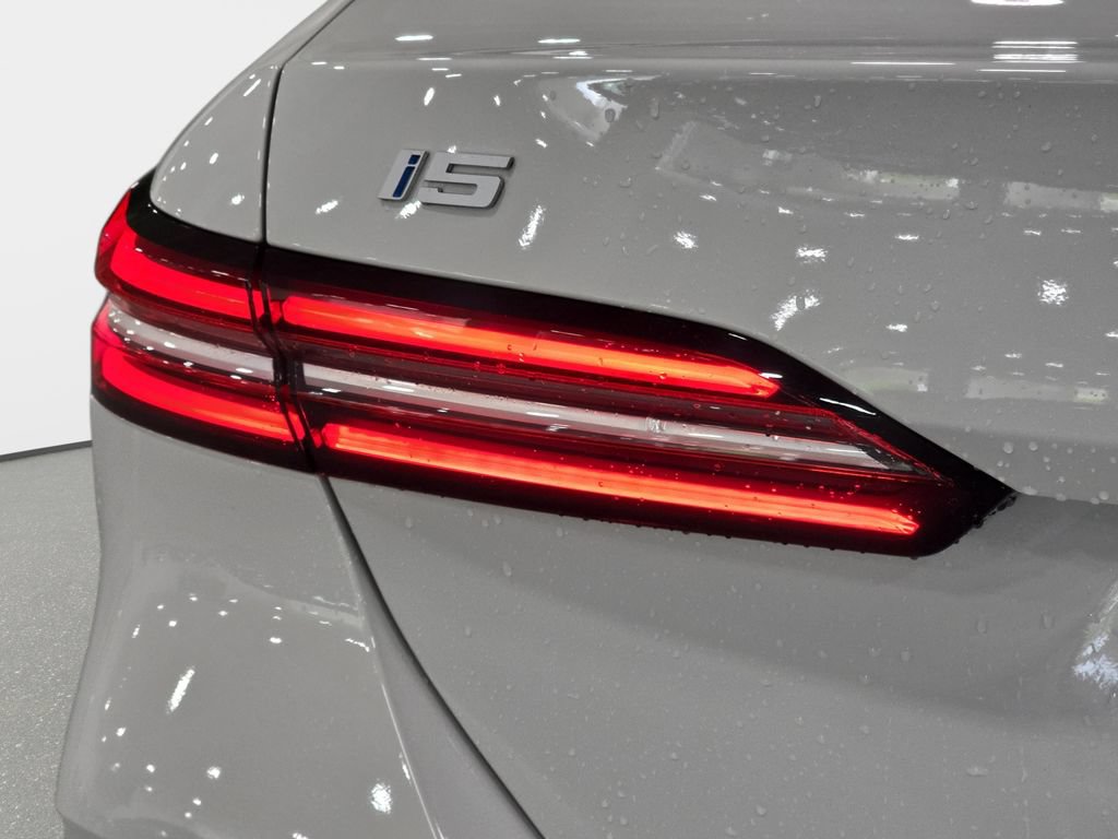 Certified 2025 BMW i5 eDrive40i w/ Premium Package RWD image 25