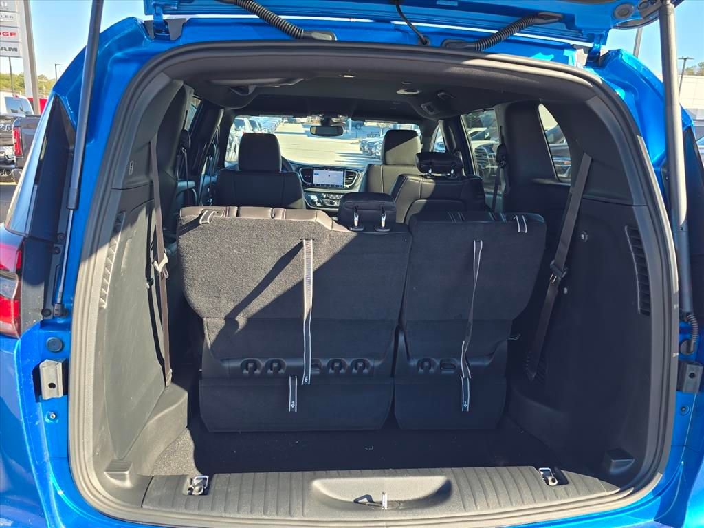 New 2026 Chrysler Pacifica Select w/ S Appearance Package FWD image 9