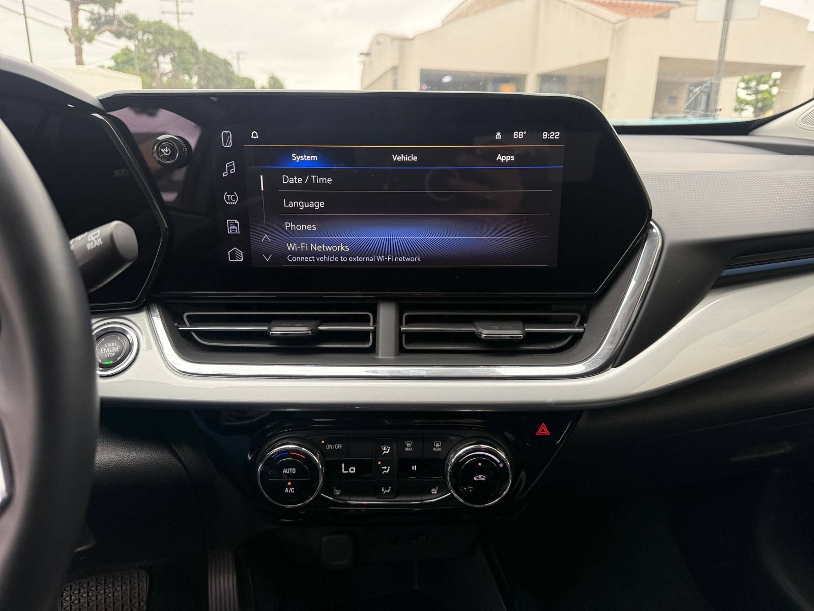 Used 2025 Chevrolet Trax LT w/ LT Convenience Package FWD image 17