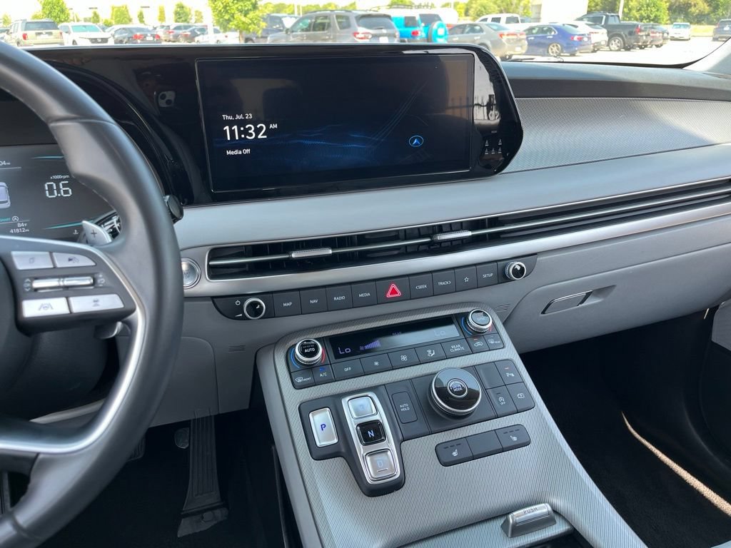 Used 2025 Hyundai Palisade SEL FWD image 16