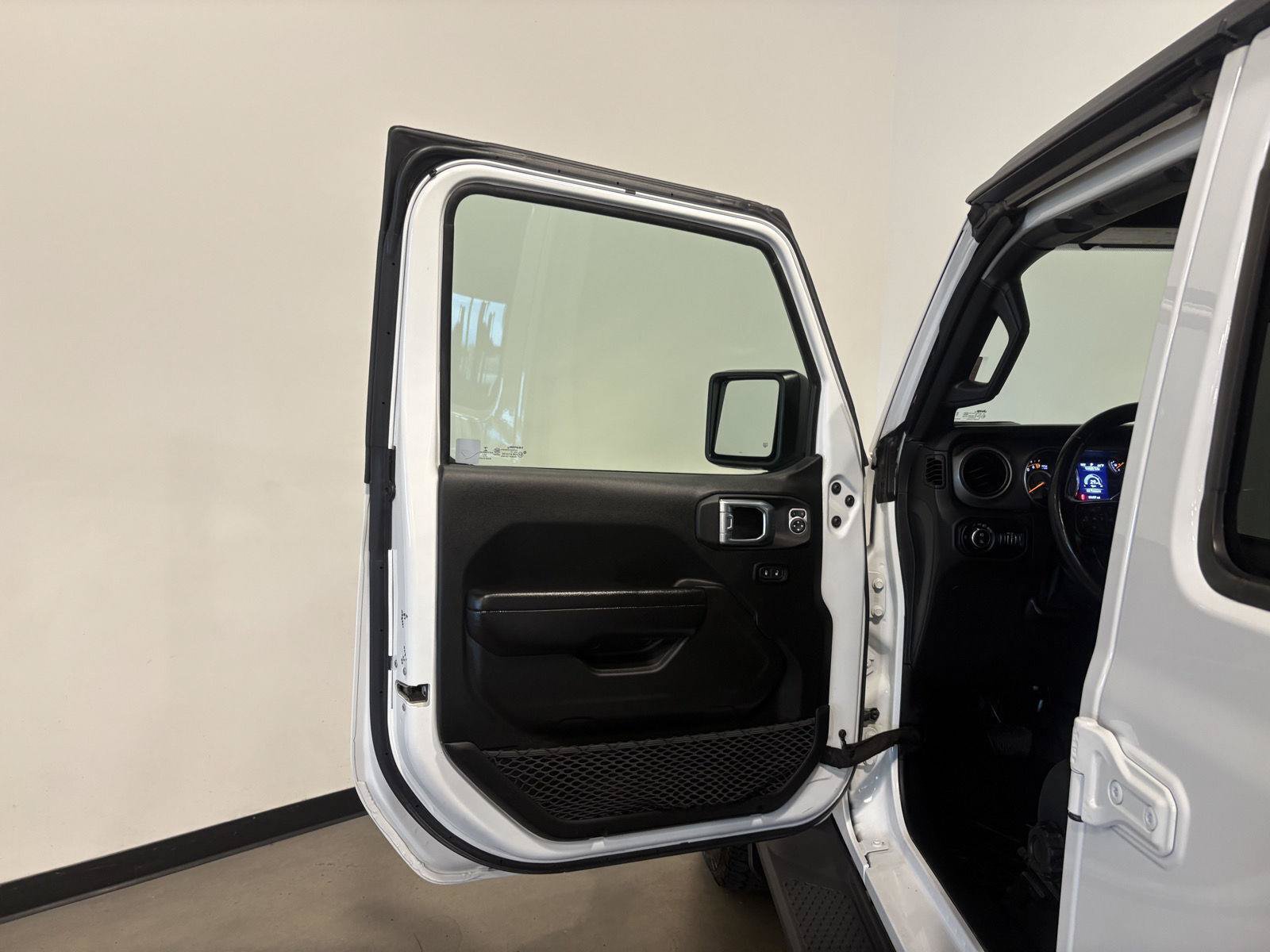 Used 2021 Jeep Gladiator Sport AWD/4WD image 13
