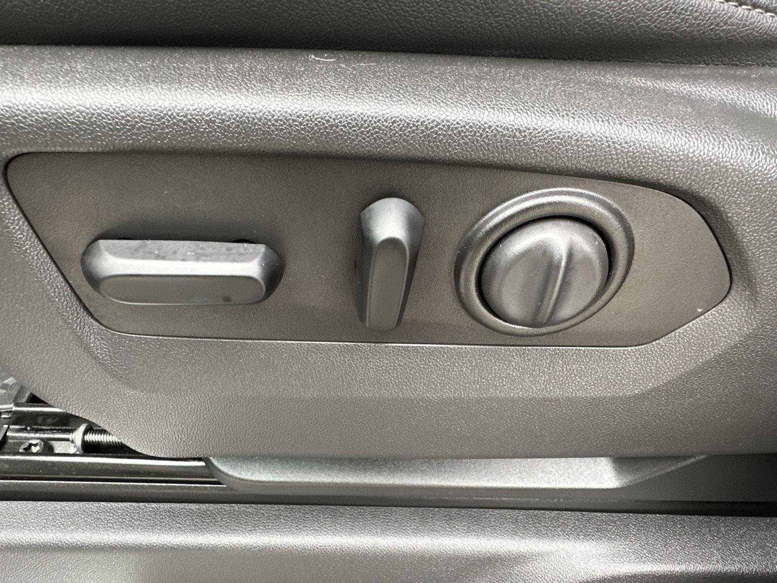 Used 2021 Chevrolet Silverado 1500 LT Trail Boss w/ LT Trail Boss Premium Package image 32