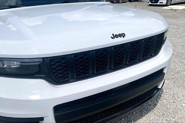 Used 2025 Jeep Grand Cherokee L Altitude AWD/4WD image 30