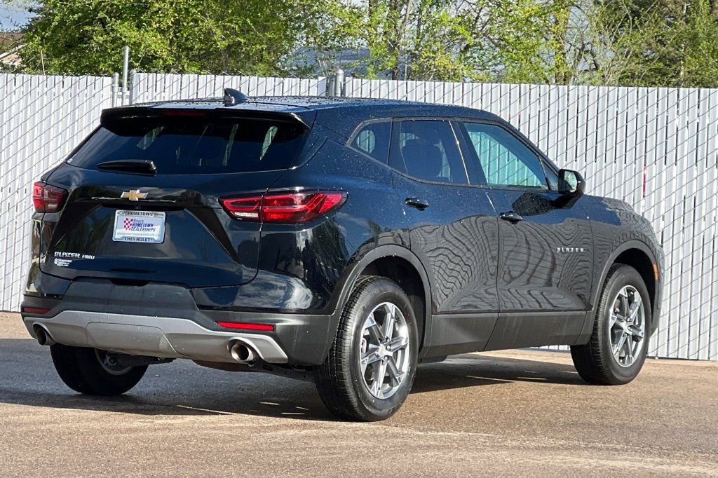 Used 2025 Chevrolet Blazer LT image 4