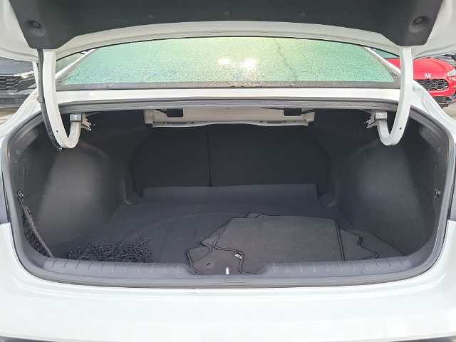 Used 2025 Hyundai Elantra SEL FWD image 6