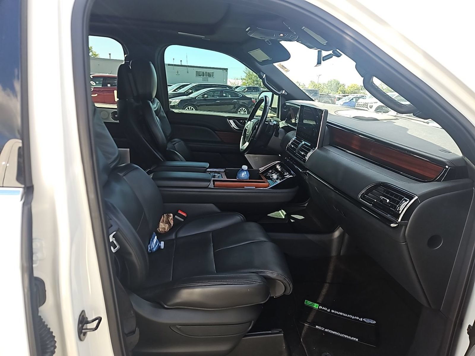 Used 2023 Lincoln Navigator Reserve w/ Equipment Group 201A AWD/4WD image 8