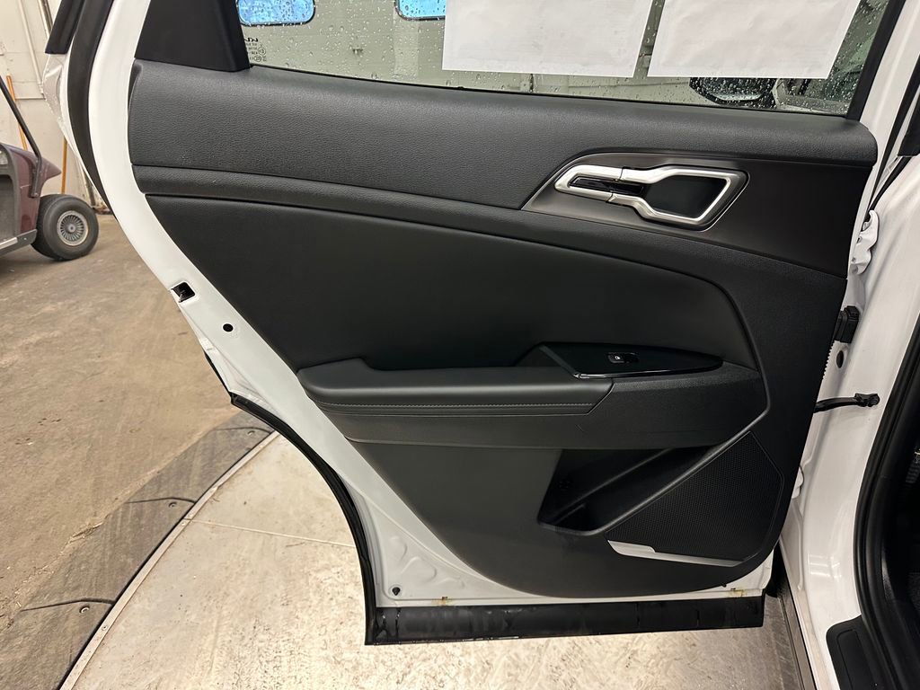 Used 2025 Kia Sportage EX image 24