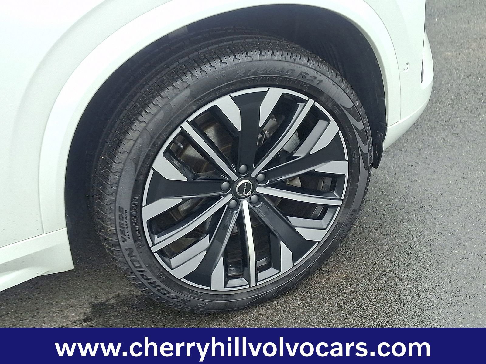 Certified 2025 Volvo XC90 B5 Plus image 9