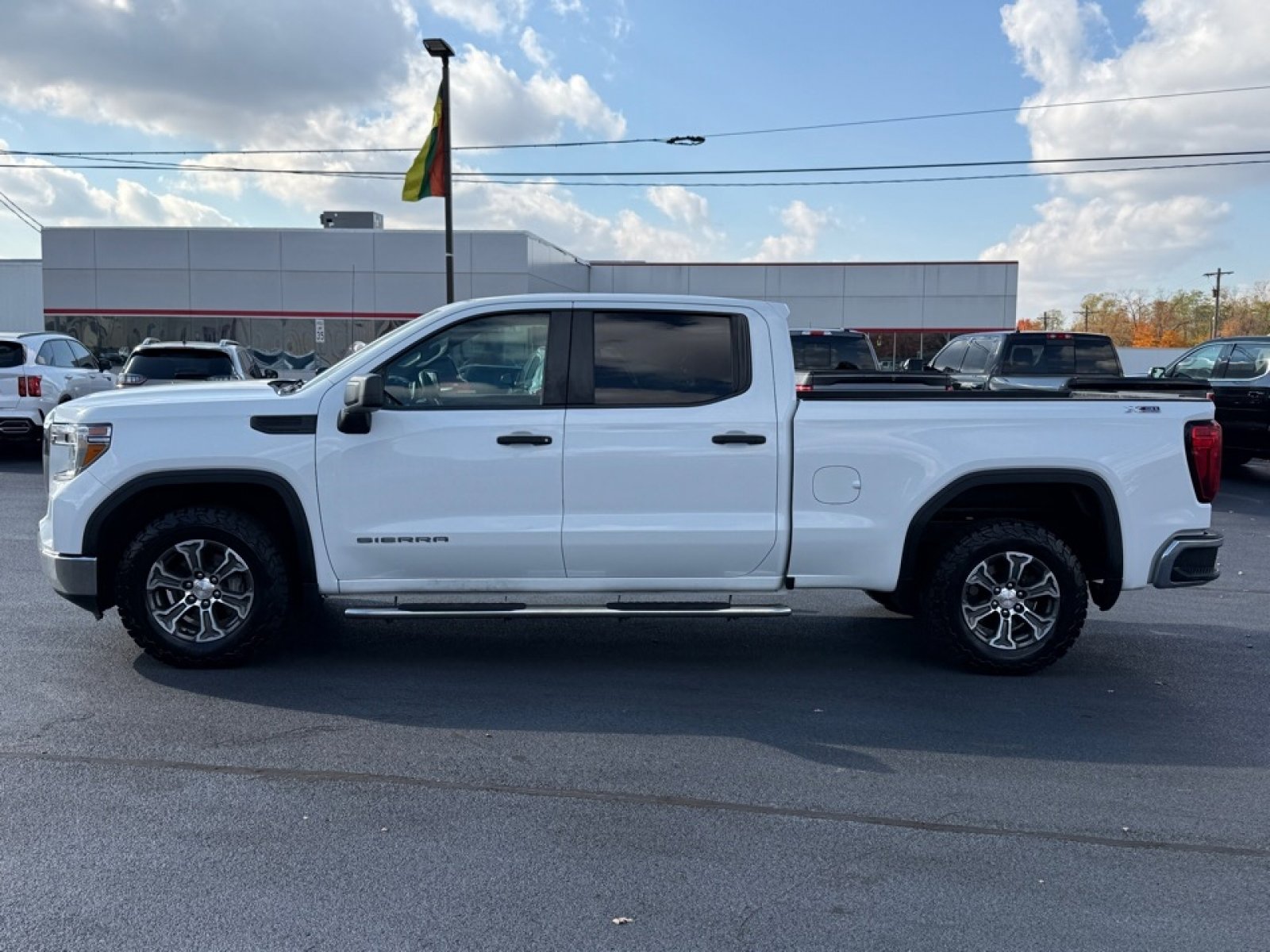 Used 2021 GMC Sierra 1500 4x4 Crew Cab w/ Sierra Value Package image 5