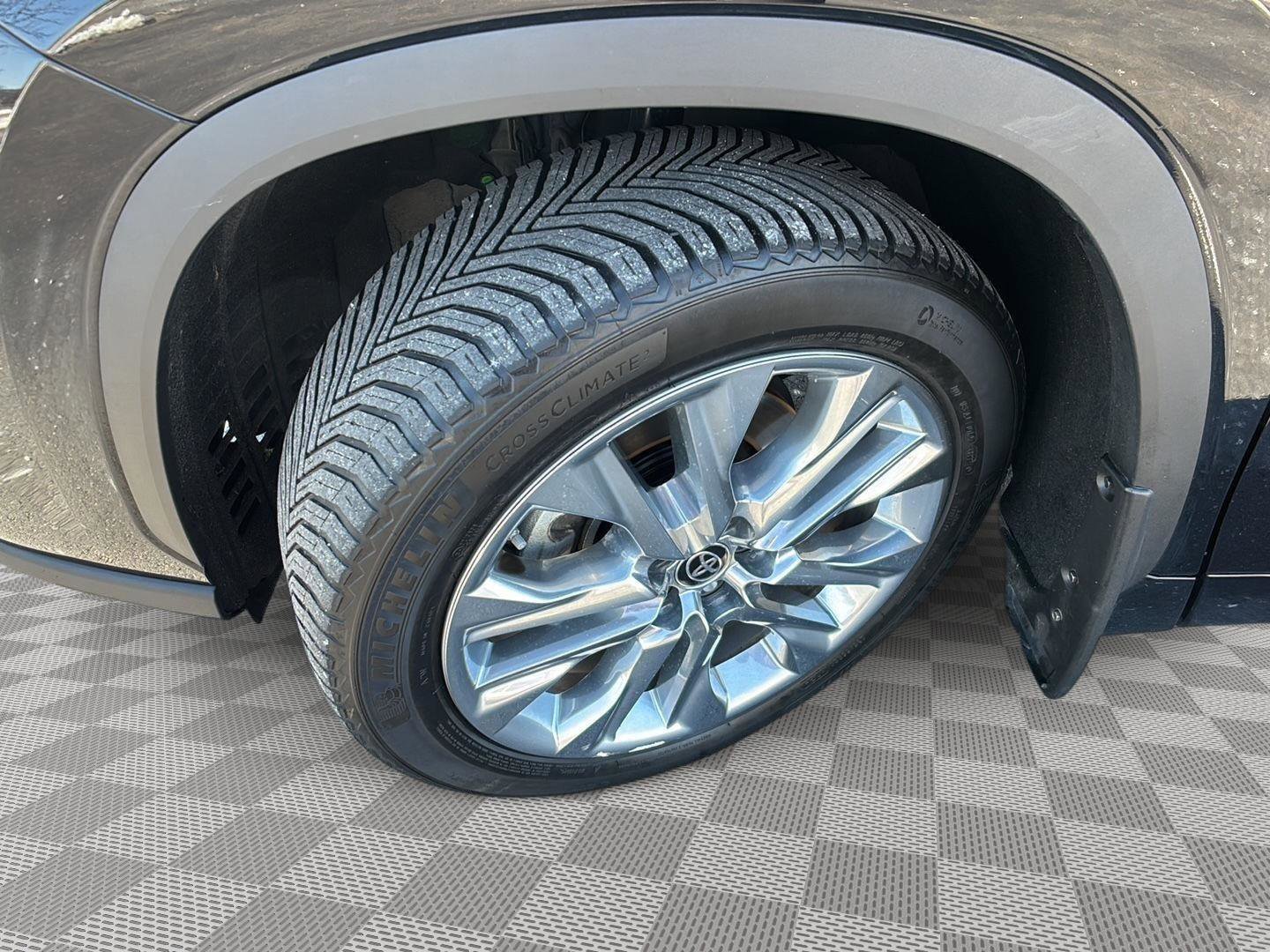 Used 2020 Toyota Highlander Limited image 5